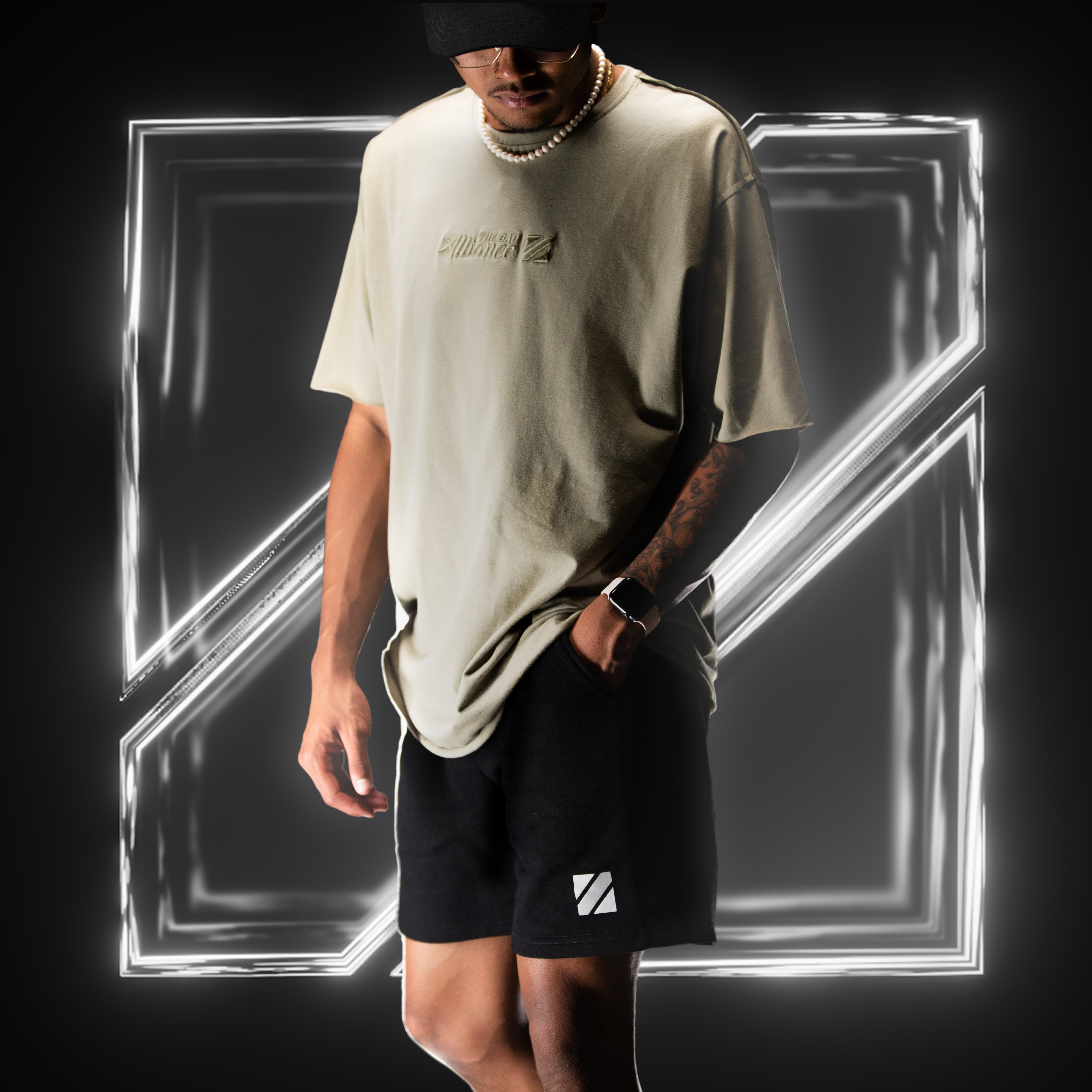 BLACK ESSENTIAL SHORTS