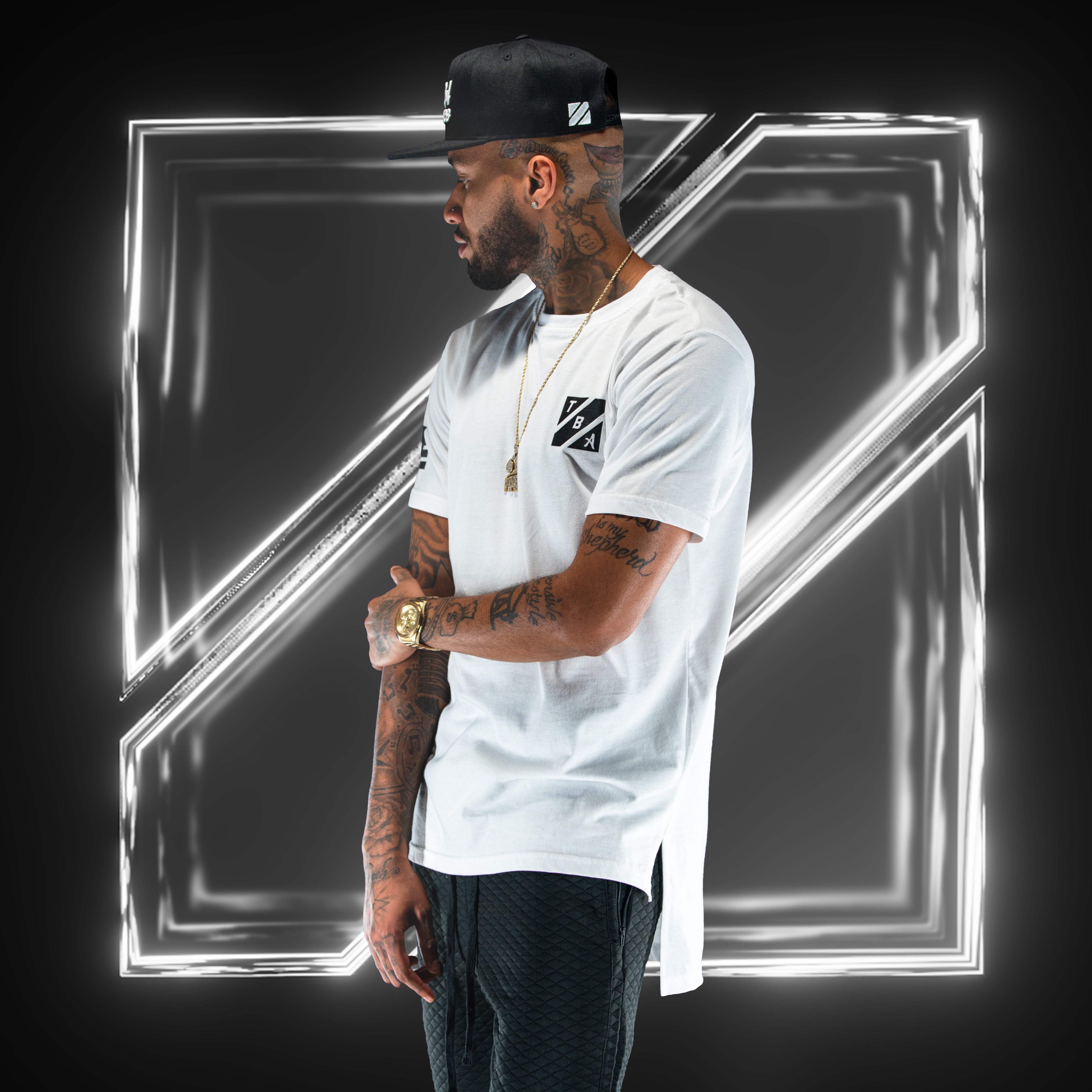 WHITE VERTICAL TEE