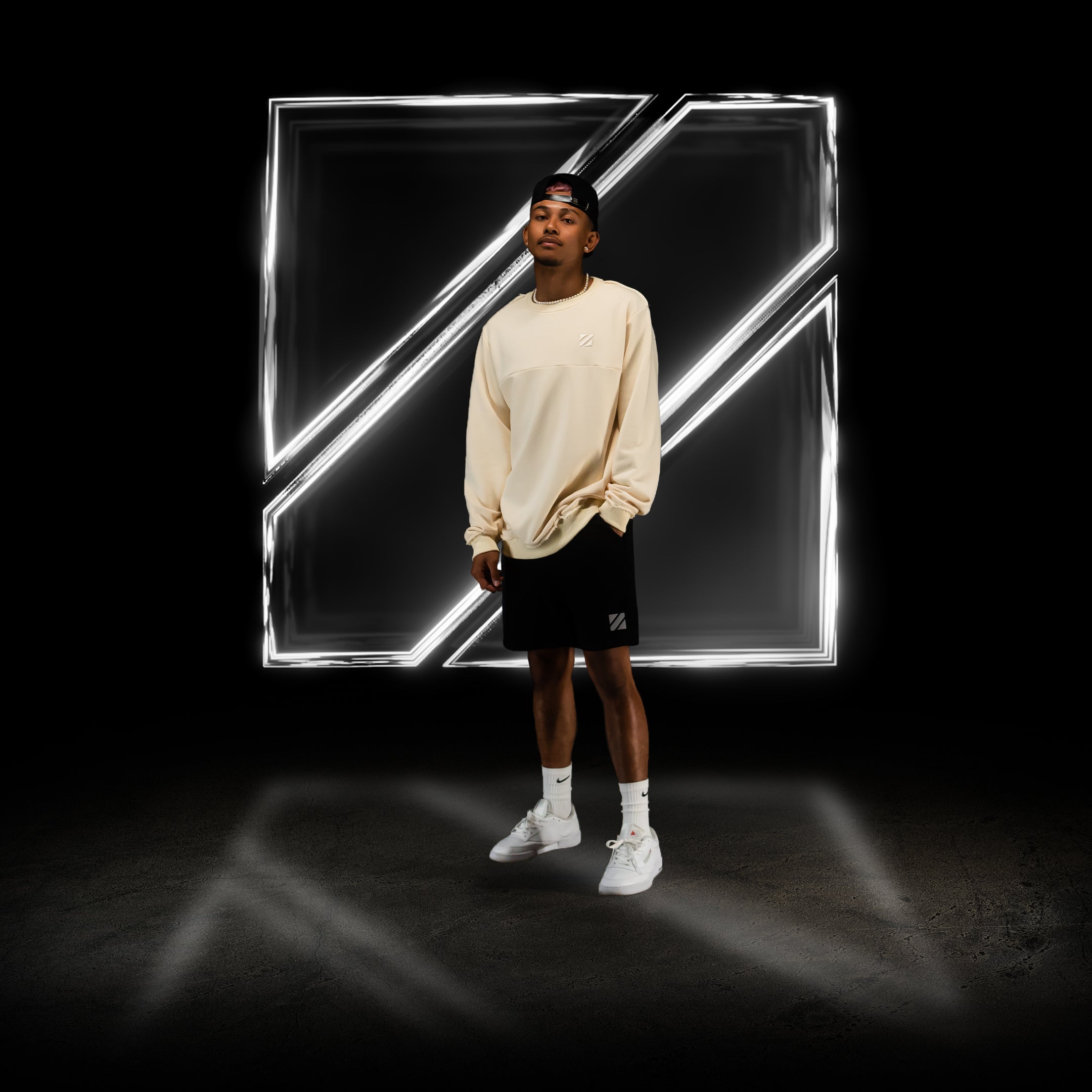 CREAM DISTRESSED CREW NECK