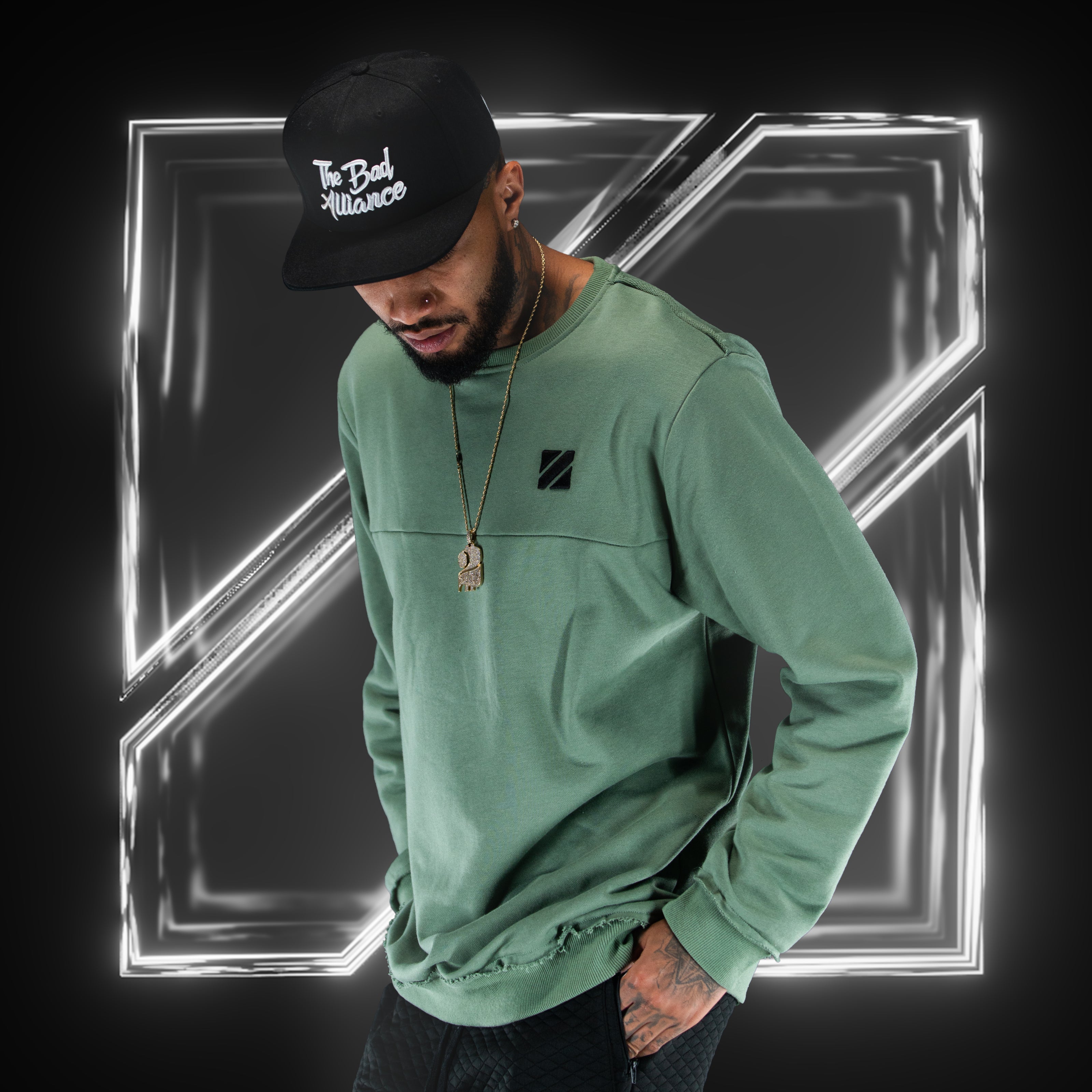 JADE DISTRESSED CREW NECK