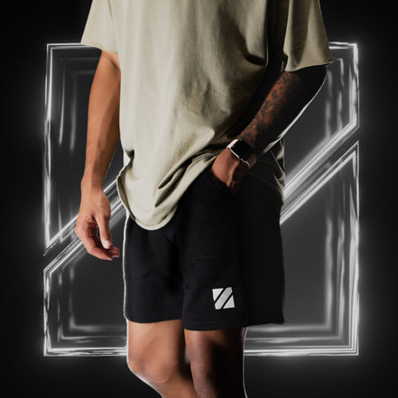 BLACK ESSENTIAL SHORTS