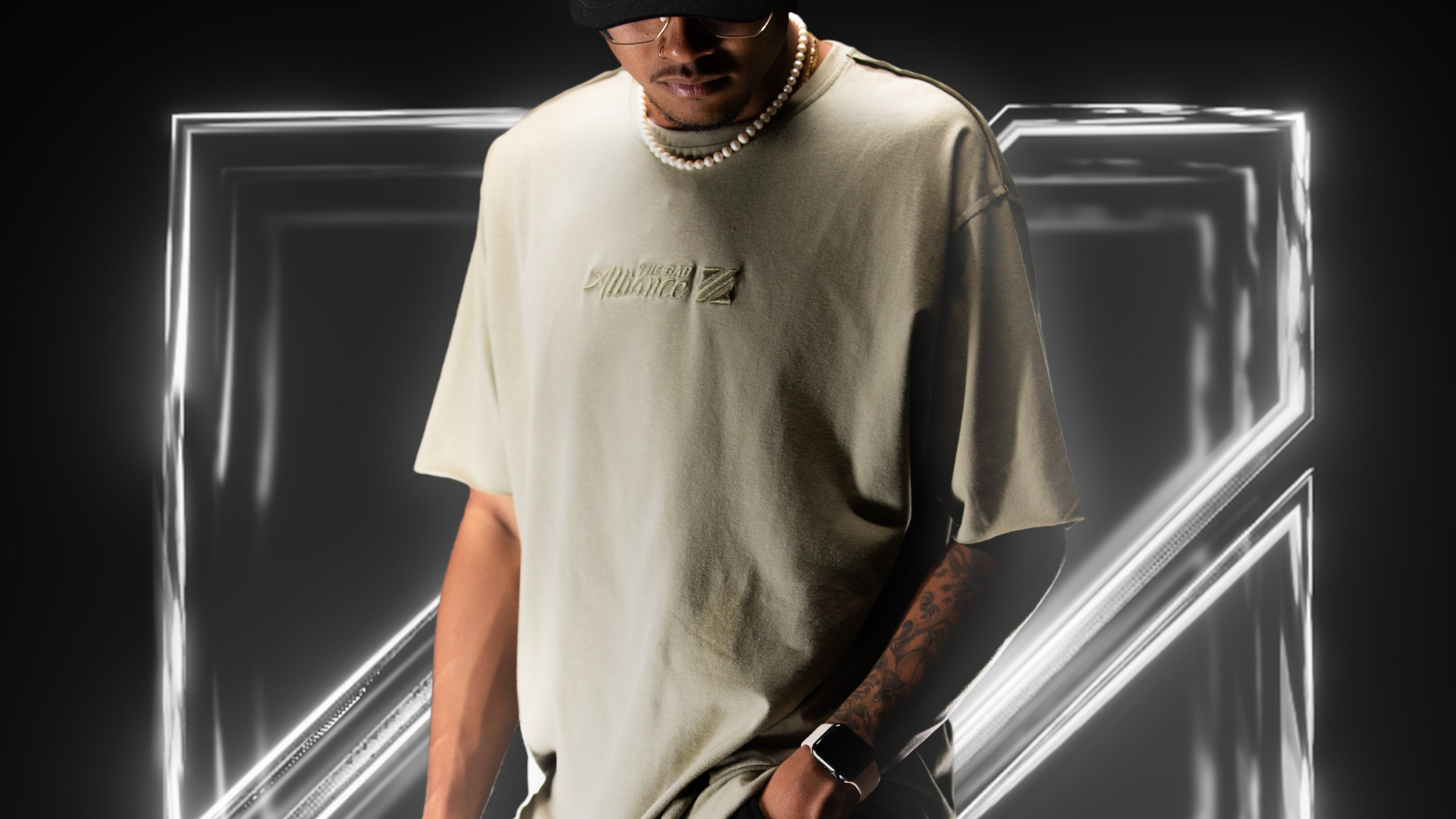 BLACK ESSENTIAL SHORTS